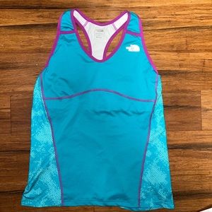 Like new! Women’s The North Face vapor wick racer bank tank.